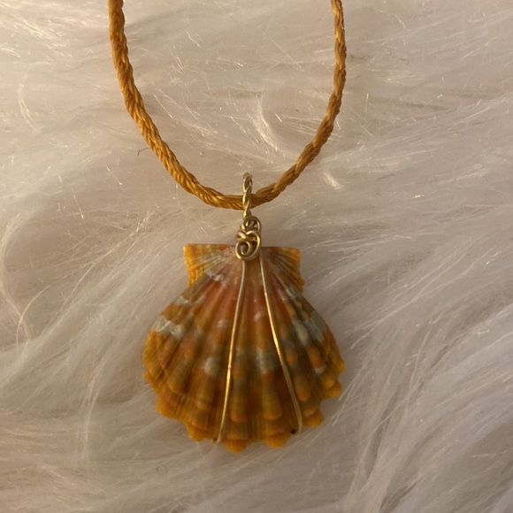 Seashell necklace - Picture 2 of 3